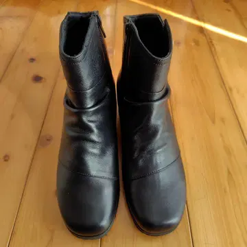 블랙 가죽 부티 지퍼 포함