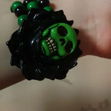 스컬과 장미 디자인 팔찌