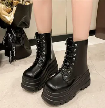 통굽 블랙 부츠 사이드 지퍼 부착