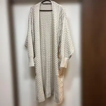 크림색 니트 가디건