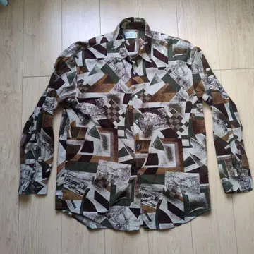 기하학 패턴 긴팔 셔츠 브라운