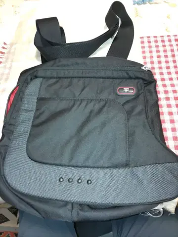 블랙 나일론 숄더백