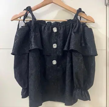 시마무라 아리스 콜라보 자카드 비쥬 버튼 블라우스 블랙