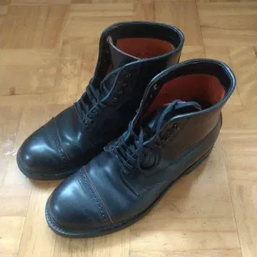 WEELROBE 캡토 레스 업 부츠 (BLACK)