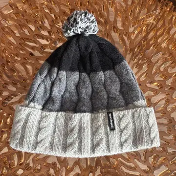 그레이 계열 케이블 짜임 니트 모자