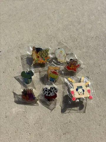 캐릭터 핀 배지 8개 세트