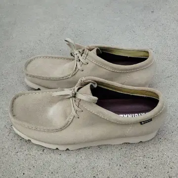 클락스 왈라비 고어텍스 비브람 밑창 메이플 스웨이드