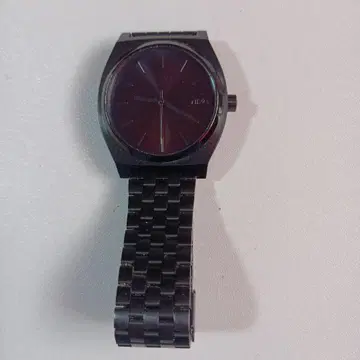 심플한 쿼츠 시계 다크 브라운