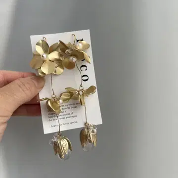 [ 미사용 ] 골드 꽃 모티브 귀걸이