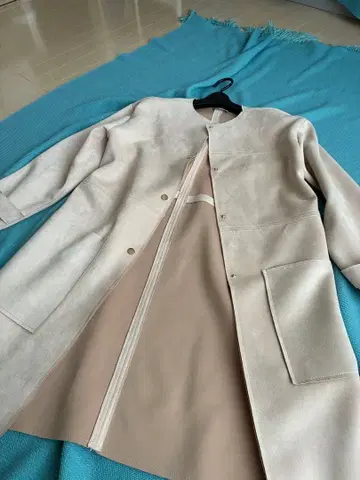 베이지 스웨이드풍 롱 코트