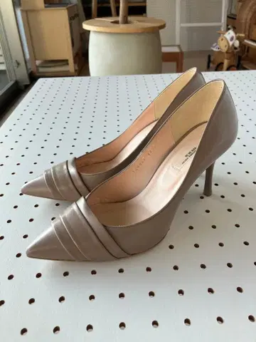 [ 새상품급 ] 세븐 트웰브 서티 콤비 펌프스