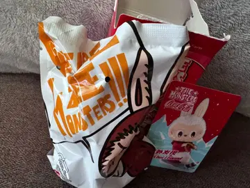 정품 POPMART THEMONSTERS 러브브 코카콜라 피규어