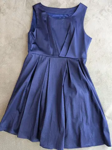 네이비 슬리브리스 원피스