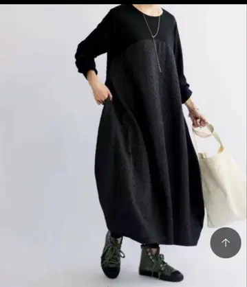 블랙 롱 원피스 긴팔 절개 디자인