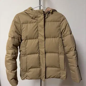 [ BEAUTY&YOUTH ] 베이지 후드 부착 다운 자켓