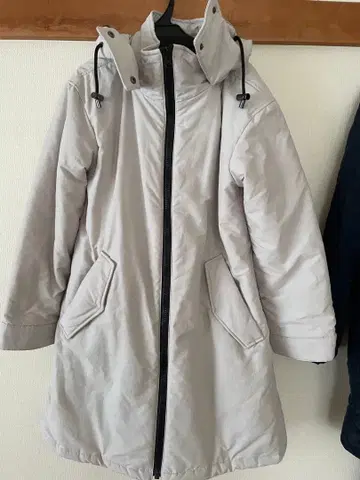 라이트 그레이 다운 자켓