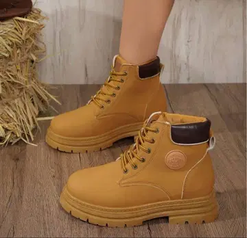 베이지 합성 피혁 통굽 워크 부츠