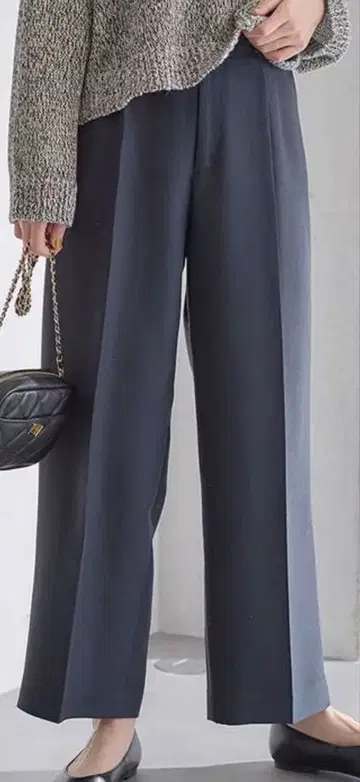 23구 하이 카운트 라이트 크로스 크롭 팬츠 사이즈 38 네이비 계열