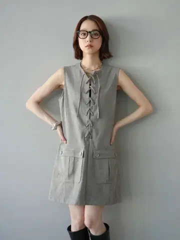 [ 새상품 ] 레이스업 스웨이드 원피스 그레이