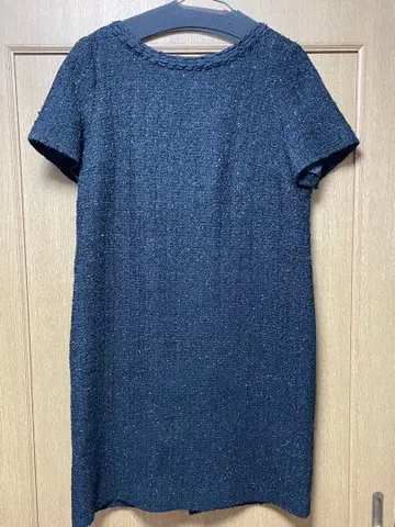 자유구 블랙 반팔 무릎 기장 원피스