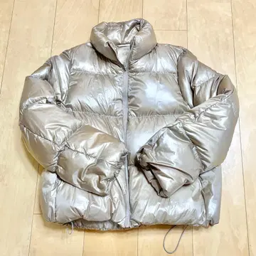 미사용 울트라 라이트 다운 샤이니 볼륨 자켓 UNIQLO