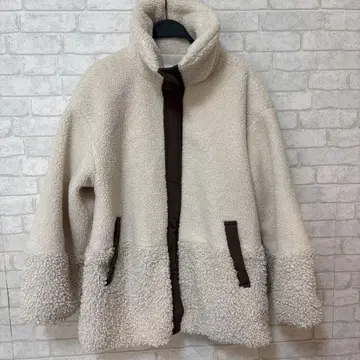 보아 자켓 크림색 브라운 악센트