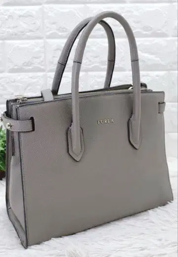 FURLA 그레이 가죽 핸드백