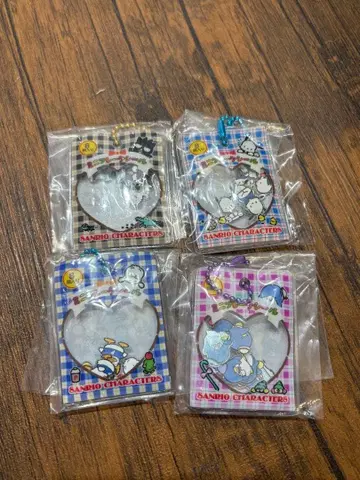 바스락 프레이크씰풍 참 산리오 캐릭터즈 4개 세트