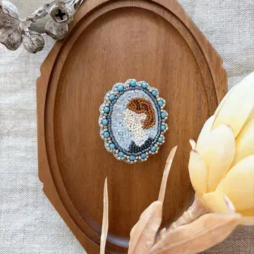 옆모습 브로치 블루