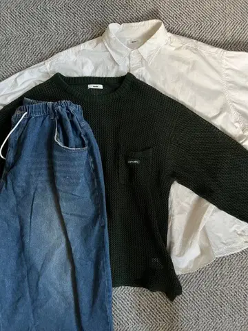 전신 Perushu 코디 셔츠와 그린 가디건과 데님 팬츠 세트