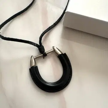 LAPUIS 가죽 목걸이 블랙 미사용 새상품