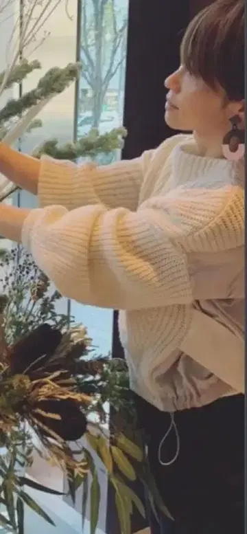 ELENDEEK 니트 모델 하타노 히로코 착용