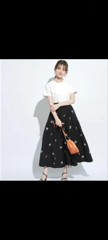 아푸와이저 리셰 마가렛 자수 스커트