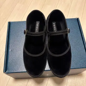 FRIULI 블랙 벨로아 플랫슈즈