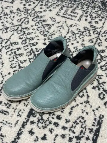 미사용 새상품 JS 하트 라벨 22.5 사이드 고어 심플 가죽 슈즈 민트