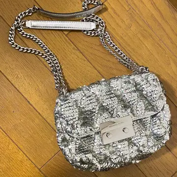 거의 미사용 마이클코어스 숄더백 실버 반짝이 스네이크 무늬