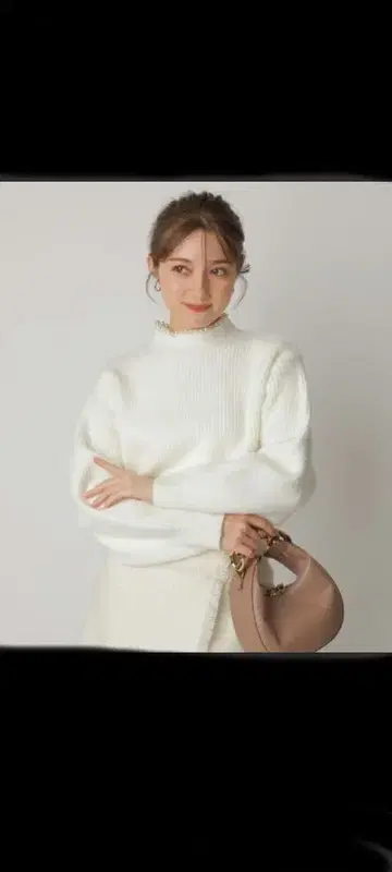 펄넥 크롭 니트