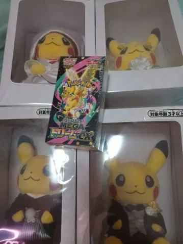 피카츄 봉제 인형 4개와 카드 Box