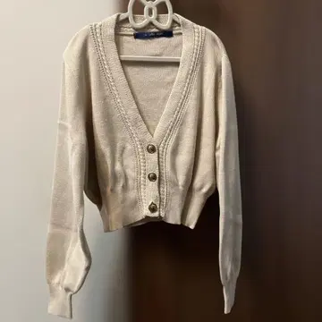 an amber angelus 베이지 V넥 가디건