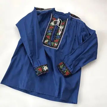 새상품급 MARKE WENET 로리안 자수 vintage 풀오버