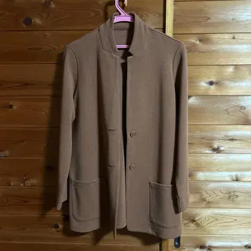 브라운 긴팔 가디건 버튼 포함