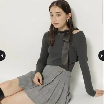 Rirandture [ sweet 콜라보 ] 숄더 슬릿 하이넥 니트