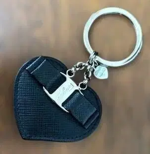 Salvatore Ferragamo 하트형 키링