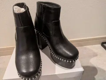 블랙 통굽 부츠