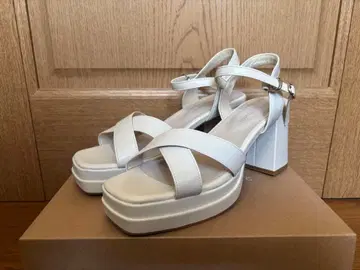 [ 새상품 샌들 ] 오리엔탈 트래픽 샌들 LL