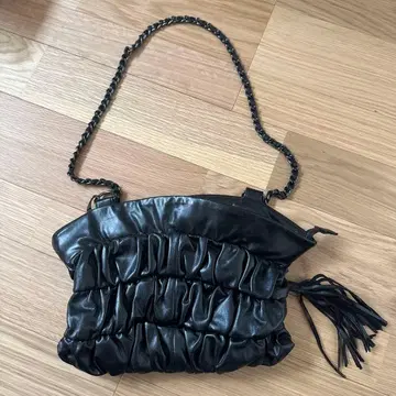 립 서비스 프릴 디자인 블랙 숄더백