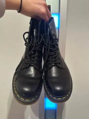 [ 새상품급 ] 닥터마틴 8홀 부츠