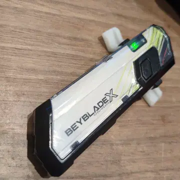 BEYBLADE X 화이트/블랙 베이 블레이드 패스