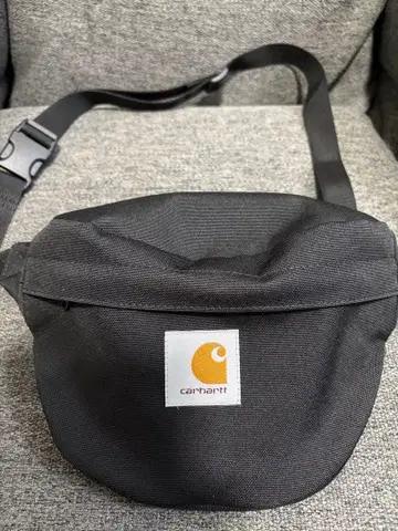Carhartt 블랙 바디백