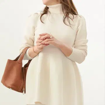 미사용 리아라pg 페플럼 니트